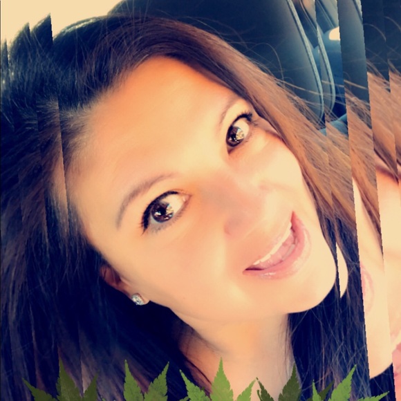 Meet your Posher, Leticia - Picture 2 of 5